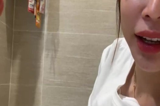 sex vn hot nhất Em Tuyết Nhi thủ dâm rỉ nước lồn